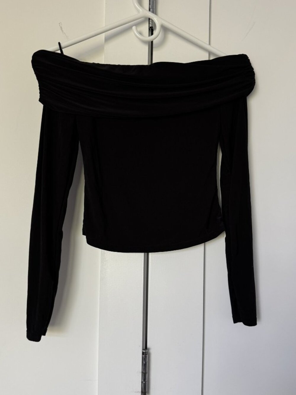 boohoo Off Shoulder Ruched Long Sleeve Top Black